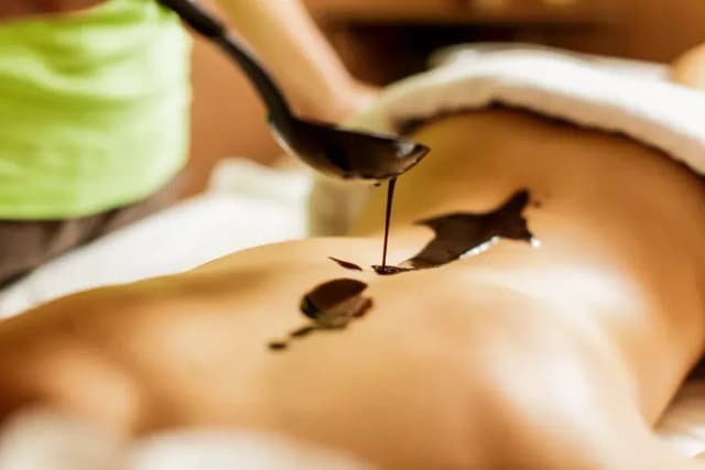 Czekolada do masażu spa – korzyści, sposób aplikacji i przygotowanie Czekolada do masażu spa – korzyści, sposób aplikacji i przygotowanie