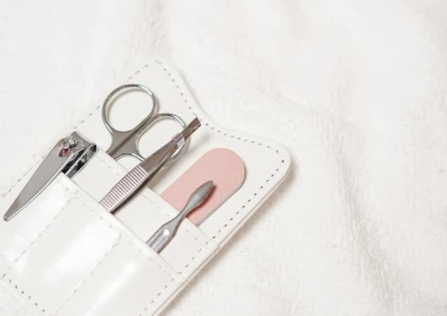 Czym dezynfekować narzędzia do manicure, aby uniknąć zakażeń? Czym dezynfekować narzędzia do manicure, aby uniknąć zakażeń?