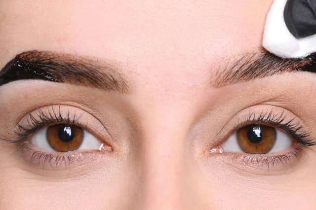 Co ile henna brwi? Poznaj idealny czas na powtórzenie zabiegu Co ile henna brwi? Poznaj idealny czas na powtórzenie zabiegu