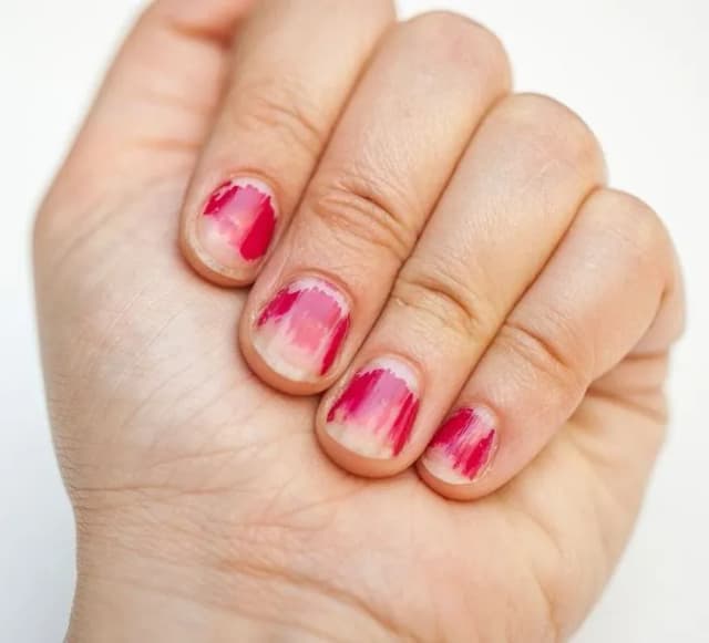 Dlaczego manicure tytanowy odpryskuje? Oto najczęstsze przyczyny Dlaczego manicure tytanowy odpryskuje? Oto najczęstsze przyczyny