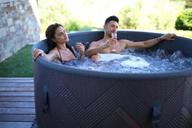 Jak wybrać idealne dmuchane jacuzzi MSpa do relaksu w domu? Jak wybrać idealne dmuchane jacuzzi MSpa do relaksu w domu?