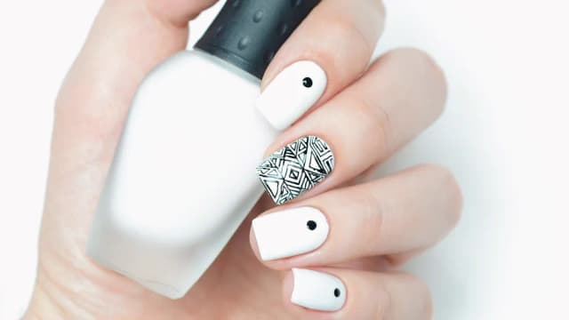 Manicure winylowy – co to jest i dlaczego warto go wypróbować? Manicure winylowy – co to jest i dlaczego warto go wypróbować?