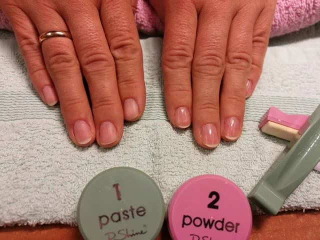 Czy manicure japoński niszczy paznokcie? Odkryj prawdę o jego wpływie Czy manicure japoński niszczy paznokcie? Odkryj prawdę o jego wpływie