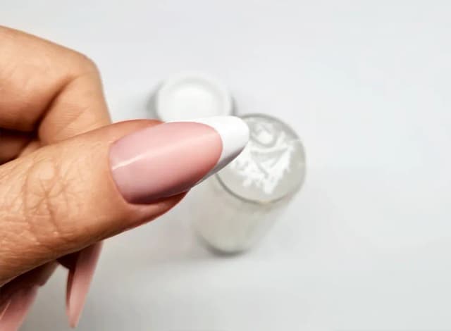Jak zrobić manicure francuski w domu - proste kroki dla idealnego efektu Jak zrobić manicure francuski w domu - proste kroki dla idealnego efektu